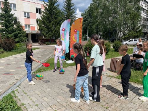 «Остров детства в мире лета»: в Камских Полянах прошел семейный праздник творчества и чтения