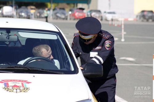 Госавтоинспекция опровергла слухи о новых штрафах за телефон за рулем