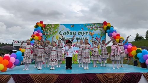 Смех, песни и пляски: в Камских Полянах прошел веселый детский Сабантуй