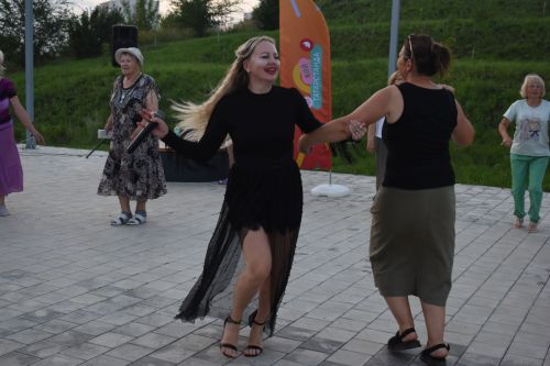 В парке «Оазис» Камских Полян прошла дискотека для самых смелых и активных