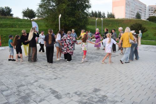 В парке «Оазис» Камских Полян прошла дискотека для самых смелых и активных