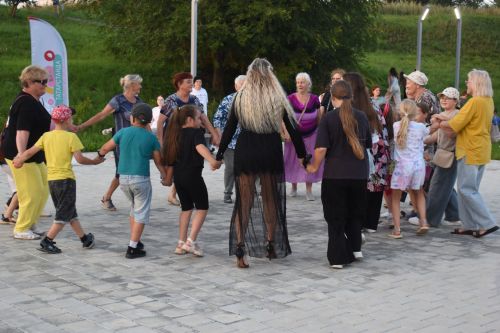 В парке «Оазис» Камских Полян прошла дискотека для самых смелых и активных