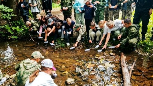 Акция «Белые кораблики» прошла в лагере «Зарница» Камских Полян