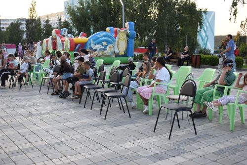 Фестиваль уличного кино прошёл в Камских Полянах: праздник для всей семьи