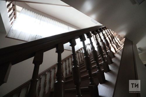Врач Людмила Лапа предупредила, кому подъём по лестнице может навредить