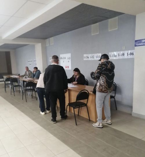 Семейные пары Камских Полян приходят на выборы вместе