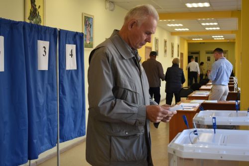 Жители Камских Полян пришли на участки в Единый день голосования