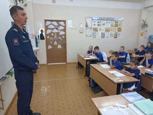 Ветеран СВО провёл урок мужества для учеников школы №2 Камских Полян