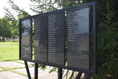 Жители Камских Полян привели кладбище в порядок