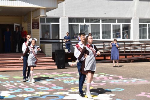 Торжественные линейки 2023 в школах Камских Полян