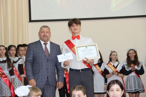 Торжественные линейки 2023 в школах Камских Полян