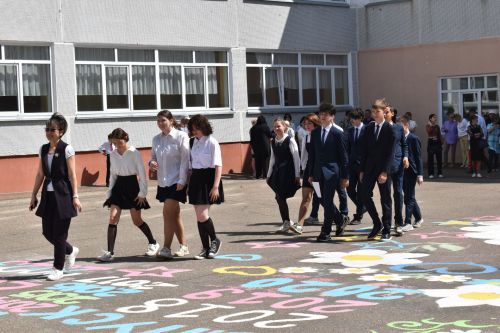 Торжественные линейки 2023 в школах Камских Полян