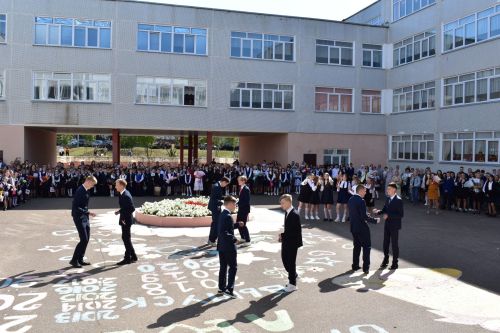 В Камполянской школе 2 состоялась торжественная линейка, посвященная Дню знаний