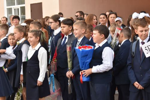 В Камполянской школе 2 состоялась торжественная линейка, посвященная Дню знаний