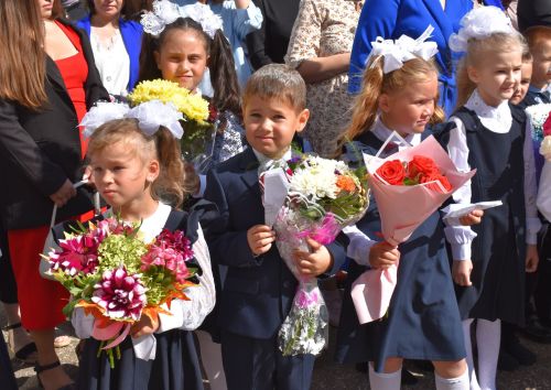 В Камполянской школе 2 состоялась торжественная линейка, посвященная Дню знаний