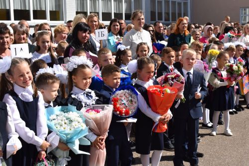 В Камполянской школе 2 состоялась торжественная линейка, посвященная Дню знаний