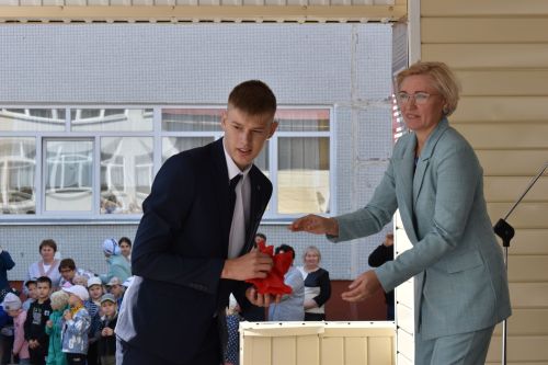 В Камполянской школе 2 состоялась торжественная линейка, посвященная Дню знаний