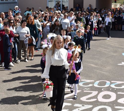 В Камполянской школе 2 состоялась торжественная линейка, посвященная Дню знаний