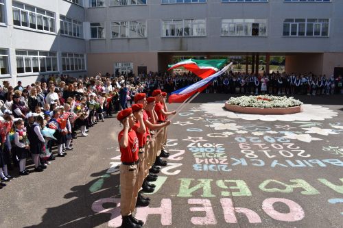 В Камполянской школе 2 состоялась торжественная линейка, посвященная Дню знаний