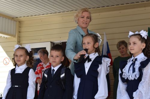 В Камполянской школе 2 состоялась торжественная линейка, посвященная Дню знаний
