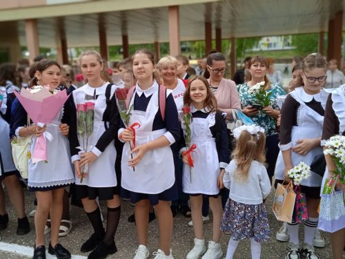 В Камско-Полянской школе № 1 прошли торжественные линейки, посвященные Дню знаний