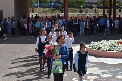 В Камполянской школе 2 состоялась торжественная линейка, посвященная Дню знаний