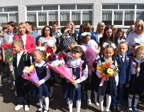 В Камполянской школе 2 состоялась торжественная линейка, посвященная Дню знаний