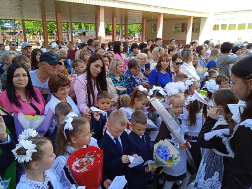 В Камско-Полянской школе № 1 прошли торжественные линейки, посвященные Дню знаний