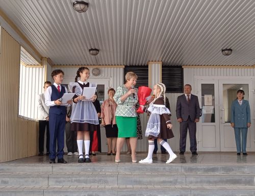 В Камско-Полянской школе № 1 прошли торжественные линейки, посвященные Дню знаний