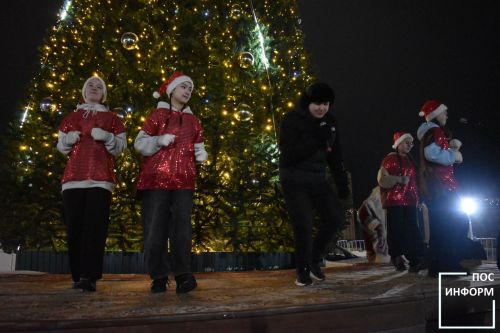 В Камских Полянах зажглась главная ёлка🎄