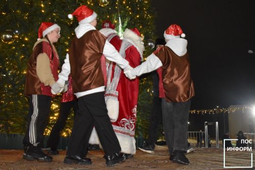 В Камских Полянах зажглась главная ёлка🎄