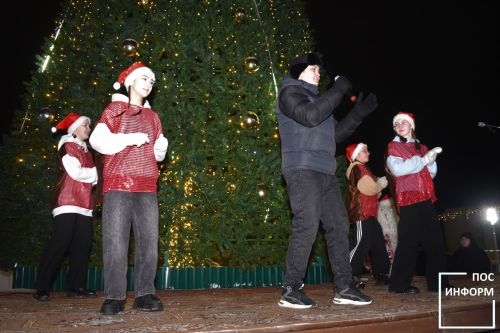 В Камских Полянах зажглась главная ёлка🎄