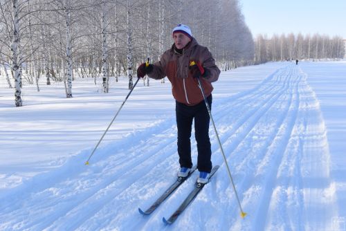 Жители Камских Полян приняли участие в массовом забеге по лыжным гонкам «Лыжня Камских Полян — 2024»
