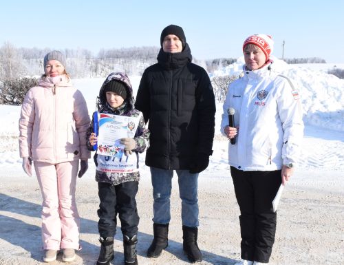 Жители Камских Полян приняли участие в массовом забеге по лыжным гонкам «Лыжня Камских Полян — 2024»