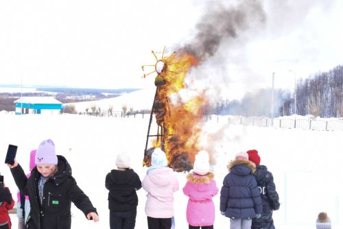 В Камских Полянах прошла широкая Масленица