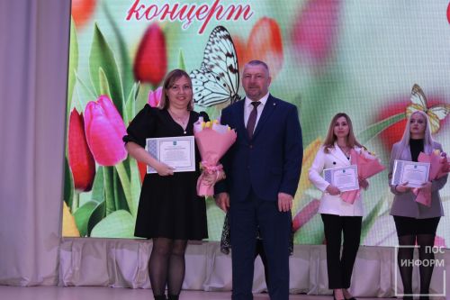 В Камских Полянах прошёл праздничный концерт для милых дам