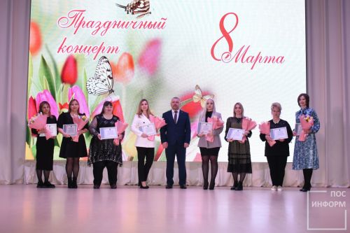 В Камских Полянах прошёл праздничный концерт для милых дам