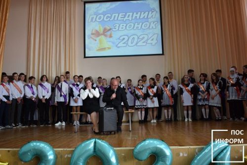 Для камполянских выпускников школы №1 отзвенел последний школьный звонок