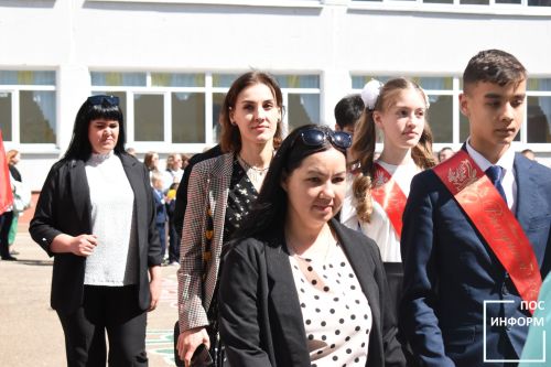 В Камских Полянах последний звонок прозвенел для выпускников школы № 2