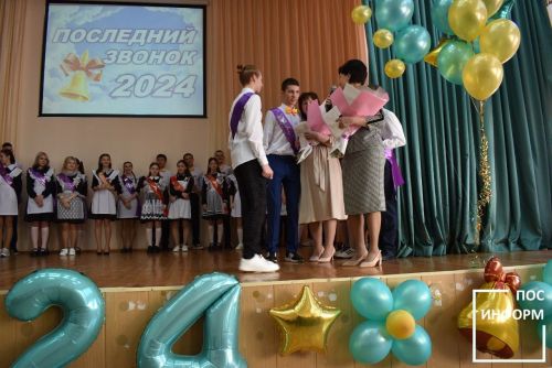 Для камполянских выпускников школы №1 отзвенел последний школьный звонок