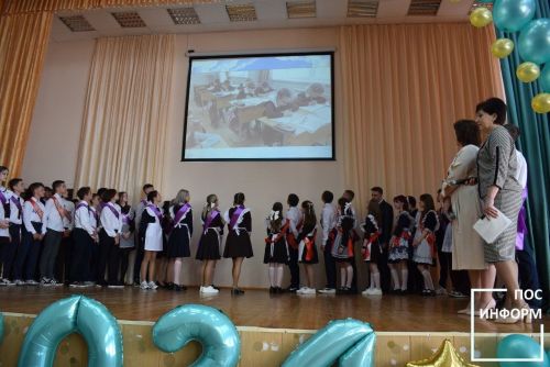 Для камполянских выпускников школы №1 отзвенел последний школьный звонок