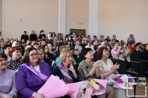 Для камполянских выпускников школы №1 отзвенел последний школьный звонок