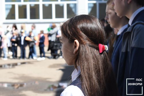 В Камских Полянах последний звонок прозвенел для выпускников школы № 2