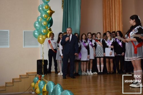 Для камполянских выпускников школы №1 отзвенел последний школьный звонок