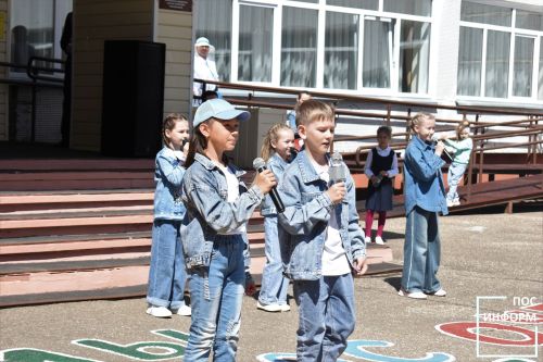 В Камских Полянах последний звонок прозвенел для выпускников школы № 2