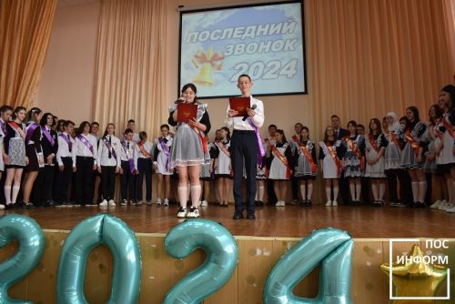 Для камполянских выпускников школы №1 отзвенел последний школьный звонок