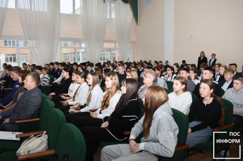 Представители Минсельхоза встретились со школьниками Камских Полян
