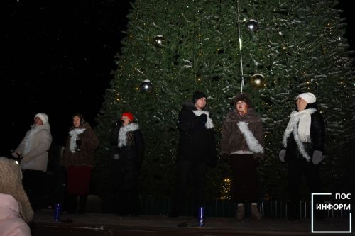 В Камских Полянах зажглась главная елка