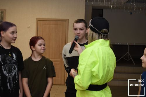 Бойцы арктической бригады подарили детям Камских Полян новогоднее чудо
