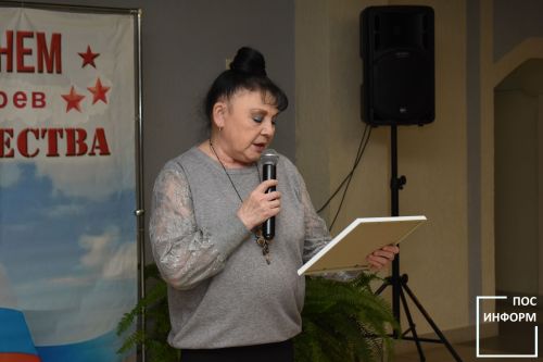 Специалисты культурного центра поздравили волонтеров Камских Полян